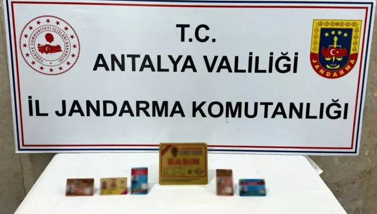 Alanya’da sahte basın kimlikleri kullanan şüpheli yakalandı